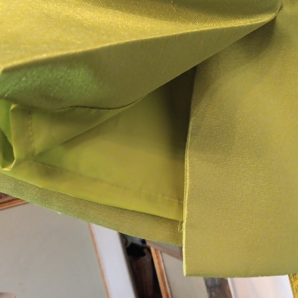 Le Suit Green Blazer and Skirt Set - Picture 6 of 7